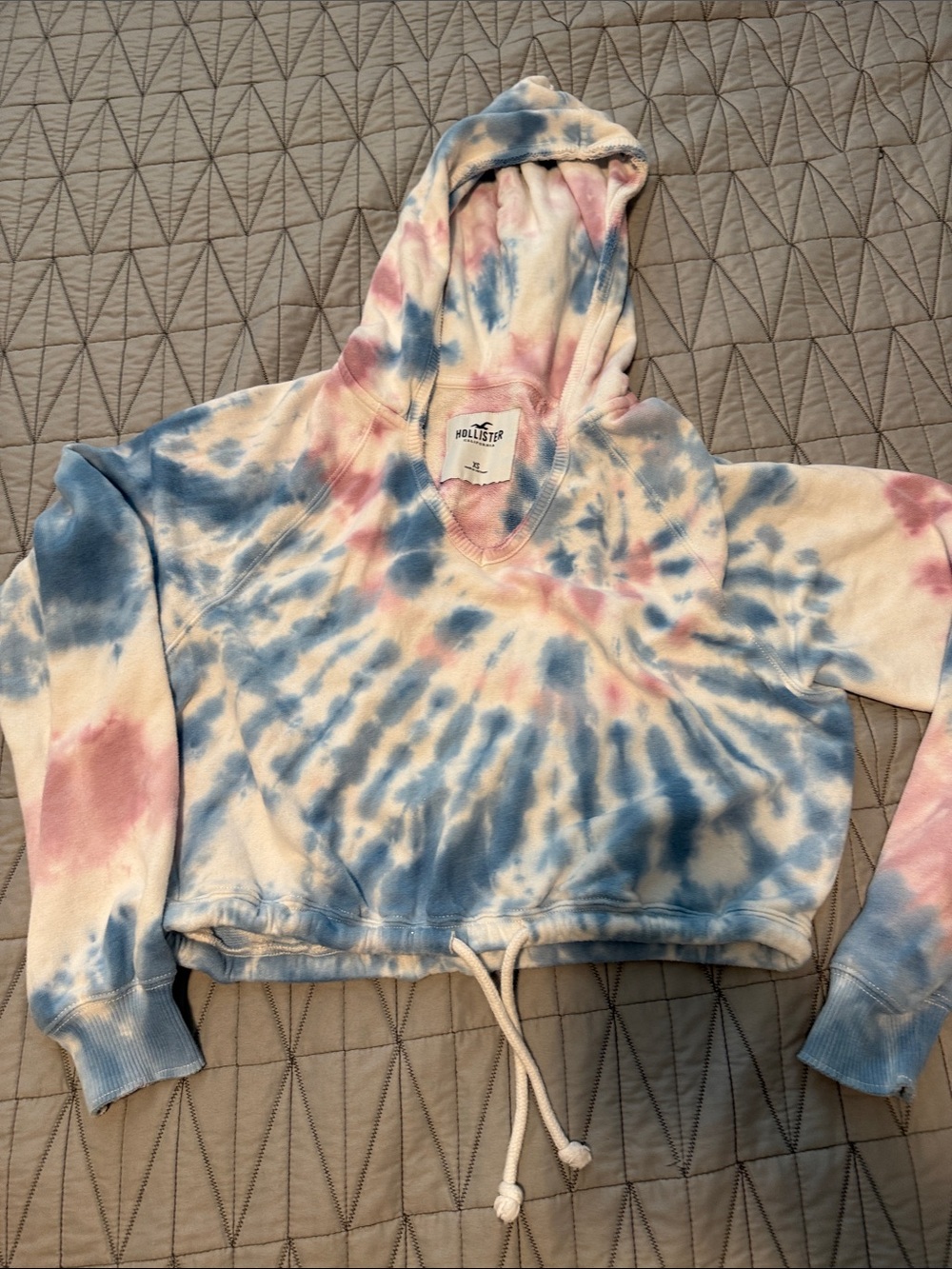 Hollister Tie-Dye Cropped Hoodie in Blue and Pink